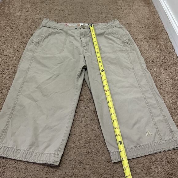 Nike ACG Khaki Cargo Capri Pants Size Tag Cut Waist Measures 31” Inseam 16” - Picture 3 of 8